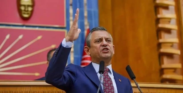 Özgür Özel CHP'deki son grup toplantısında 'yeni partiyi' duyurdu: 'Vakti gelmiş bir vedanın hüznü'