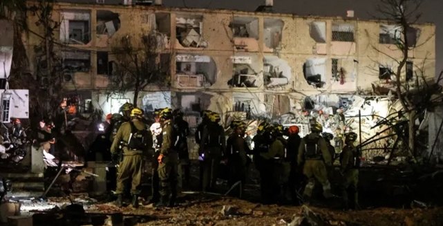 İran'dan İsrail'in Nükleer Tesis Yakınına Füze Saldırısı
