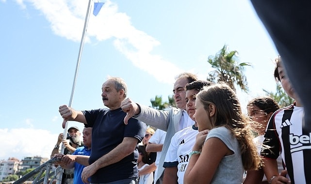 Engelli Dalgıçlar Zafer Bayramı İçin Suya Atladı