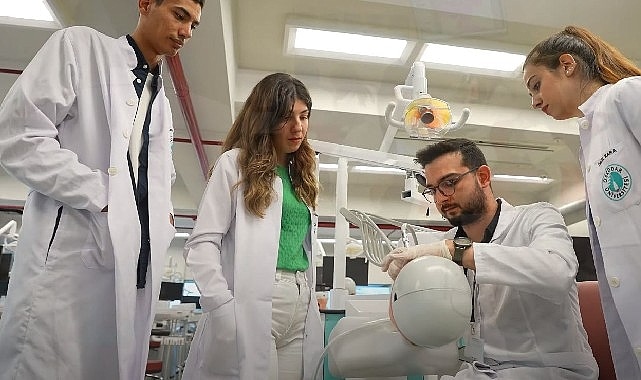 Diş Hekimliği Eğitimi Gerçek Vakalarla Şekilleniyor