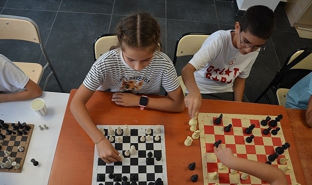 Alanya ATABEM'de Zeka Dolu Satranç Turnuvası
