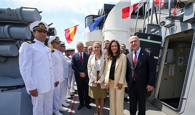 TCG Karşıyaka'da Zafer Bayramı Coşkusu