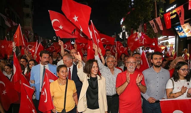 Karşıyaka'da 30 Ağustos Coşkusu: Fener Alayı ve Satranç Turnuvası
